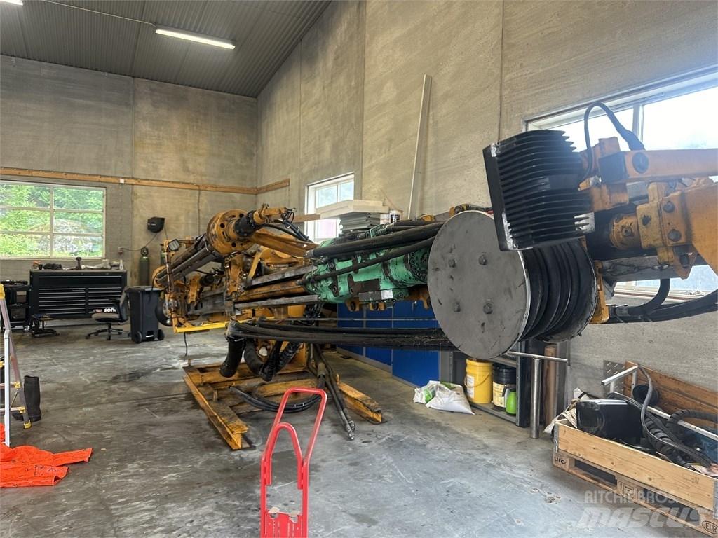 CAT 335 F L Апаратура за повърхностна редова сеидба