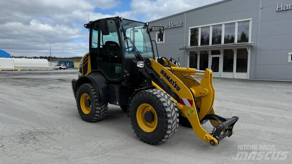 Komatsu WA 80 M Колесни товарачи