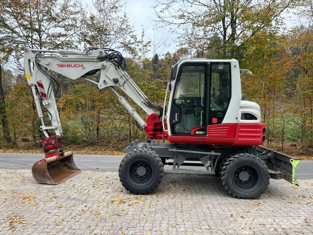 Takeuchi TB 295 W Колесни екскаватори