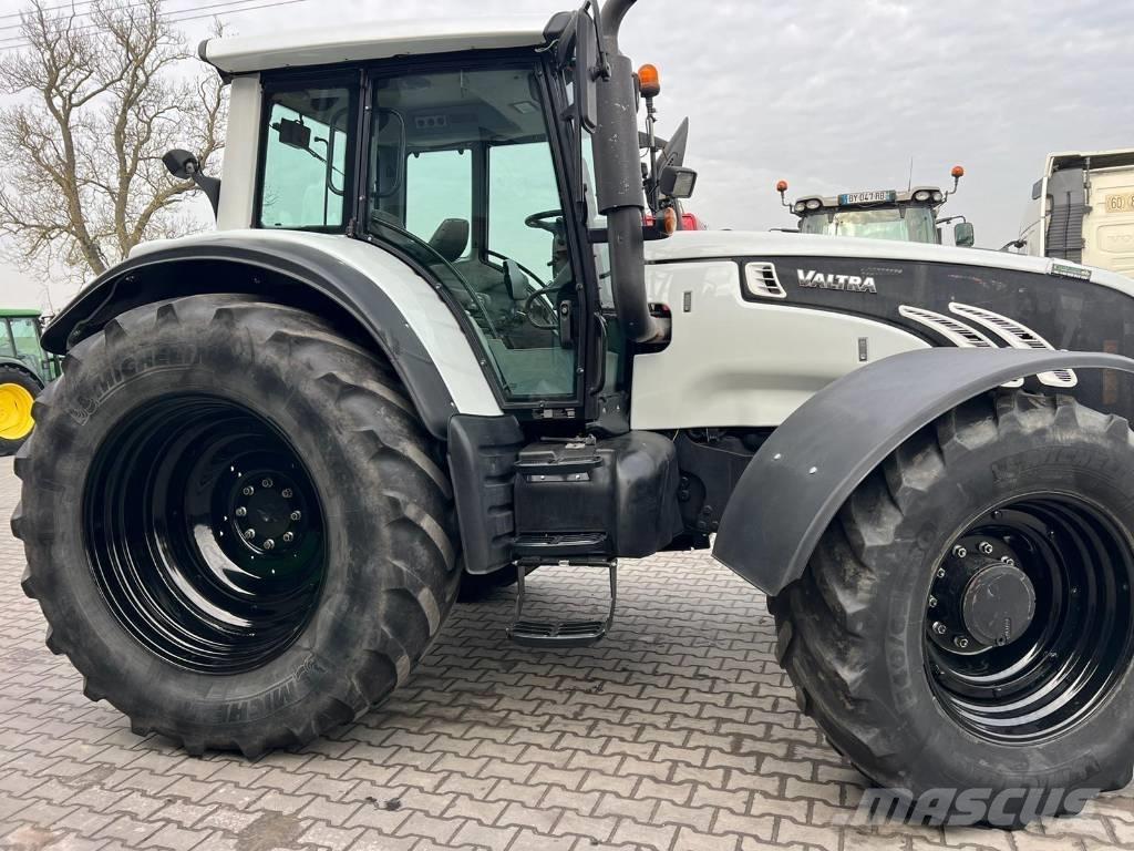 Valtra T 202 Versu Трактори