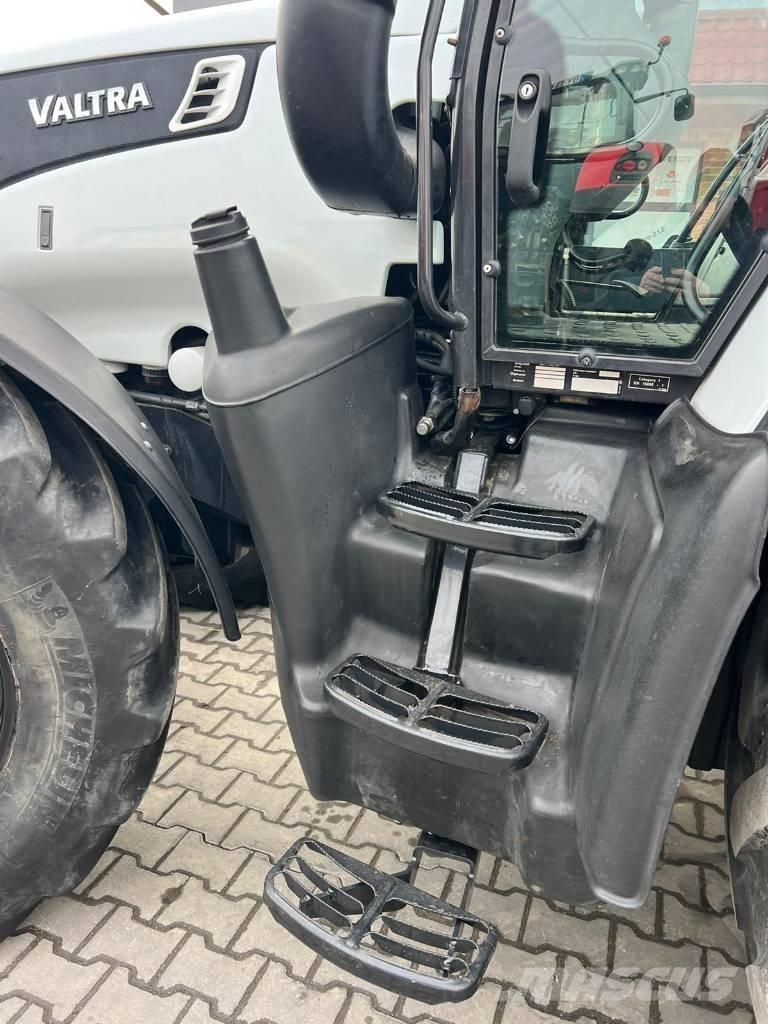 Valtra T 202 Versu Трактори
