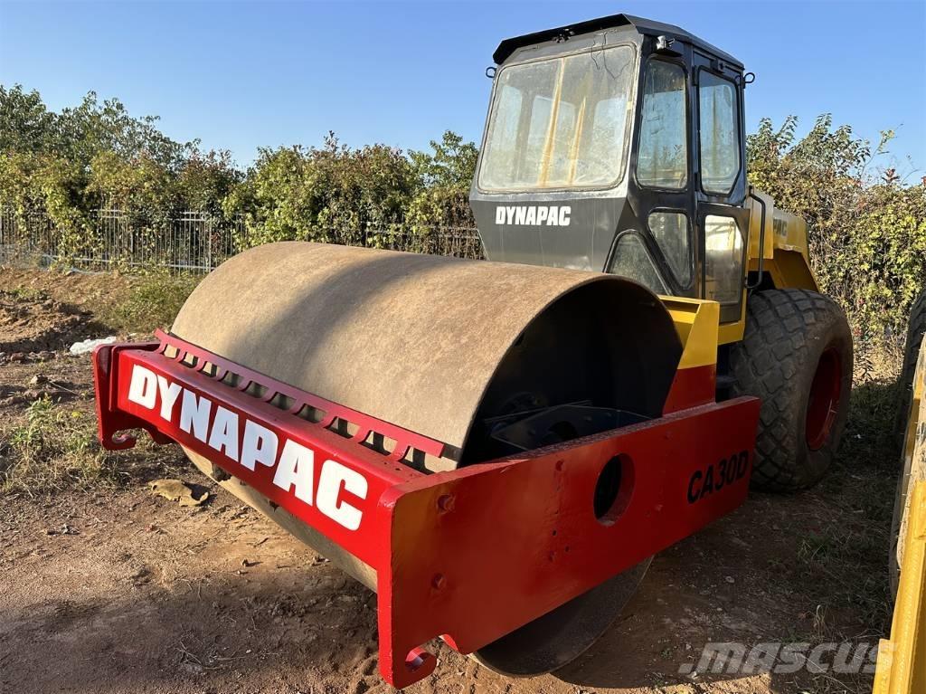 Dynapac CA 30 D Еднобарабанни ролки
