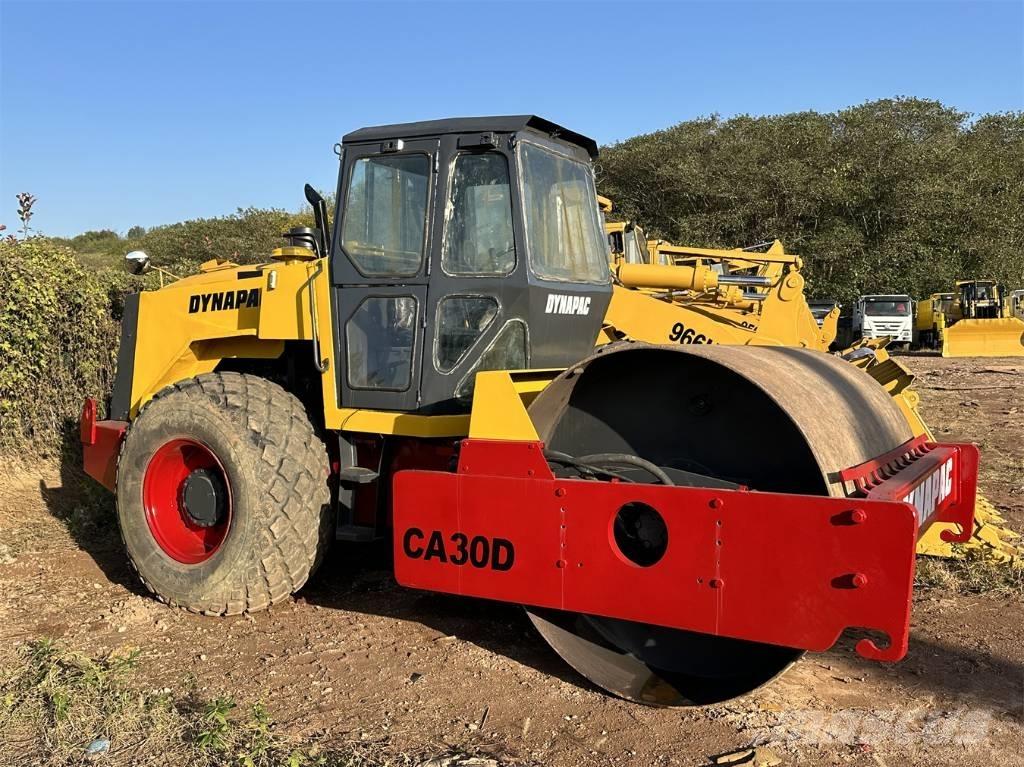 Dynapac CA 30 D Еднобарабанни ролки
