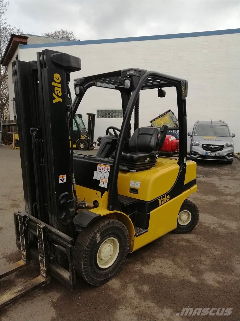 Yale GLP25VX-V Камиони с АГУ