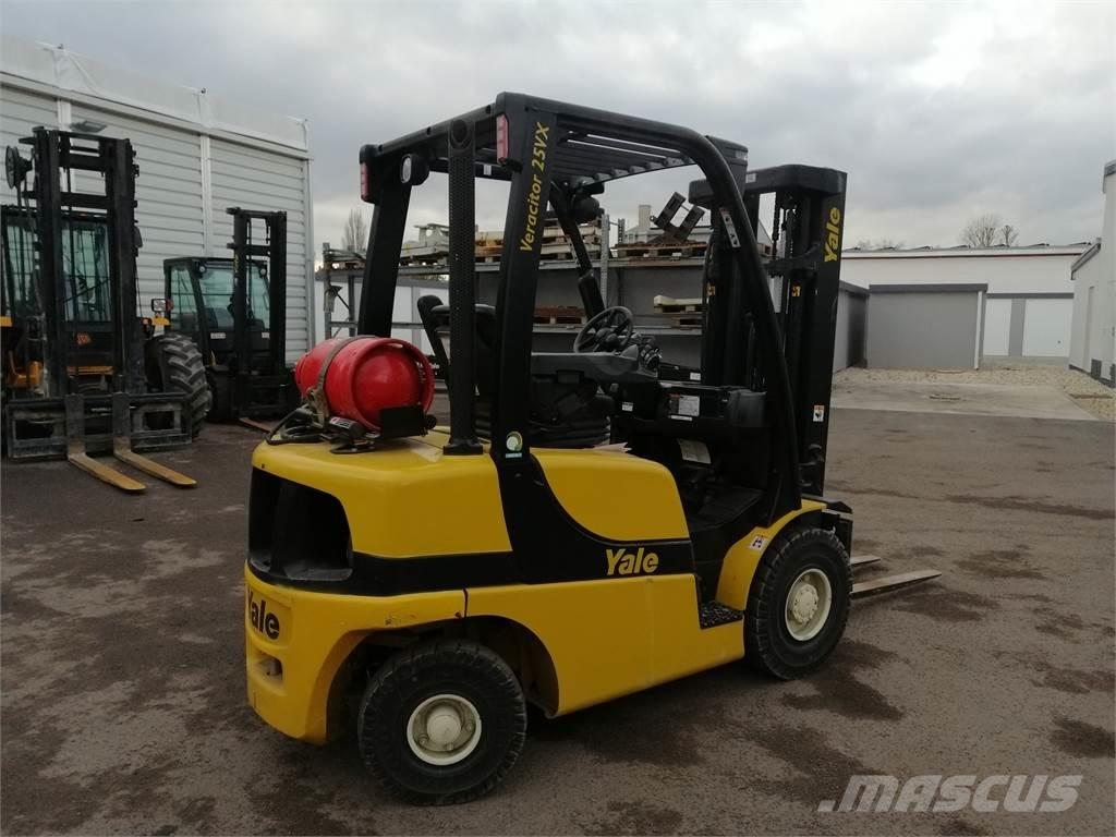 Yale GLP25VX-V Камиони с АГУ