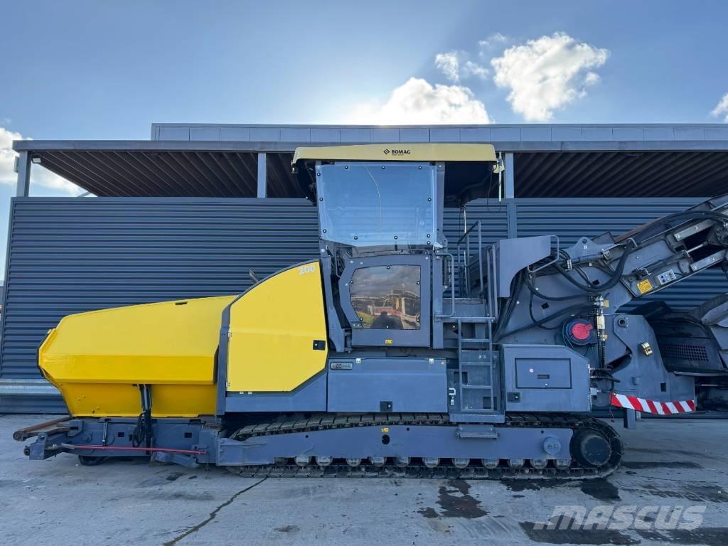 Bomag BMF 2500 S Машини за асфалт