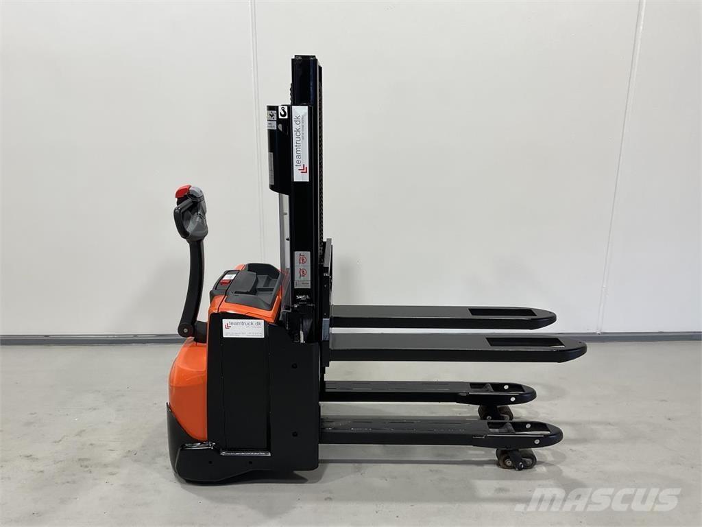 Toyota SWE200D Самоходни товарачи