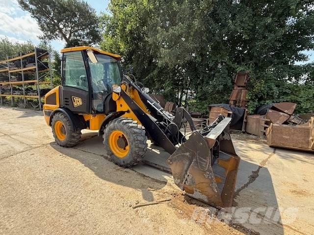JCB 406 Колесни товарачи