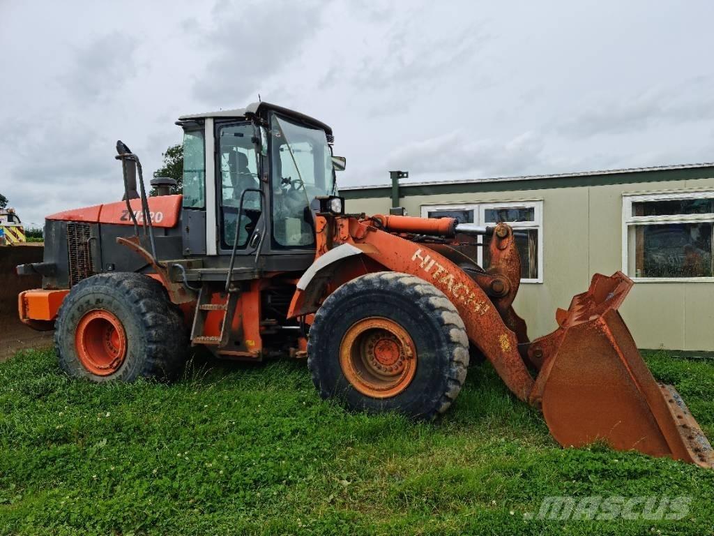 Hitachi ZW 220 Колесни товарачи