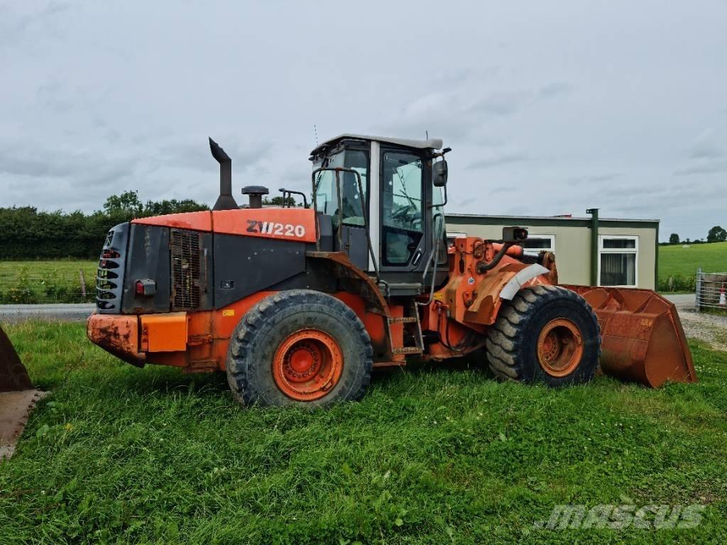 Hitachi ZW 220 Колесни товарачи