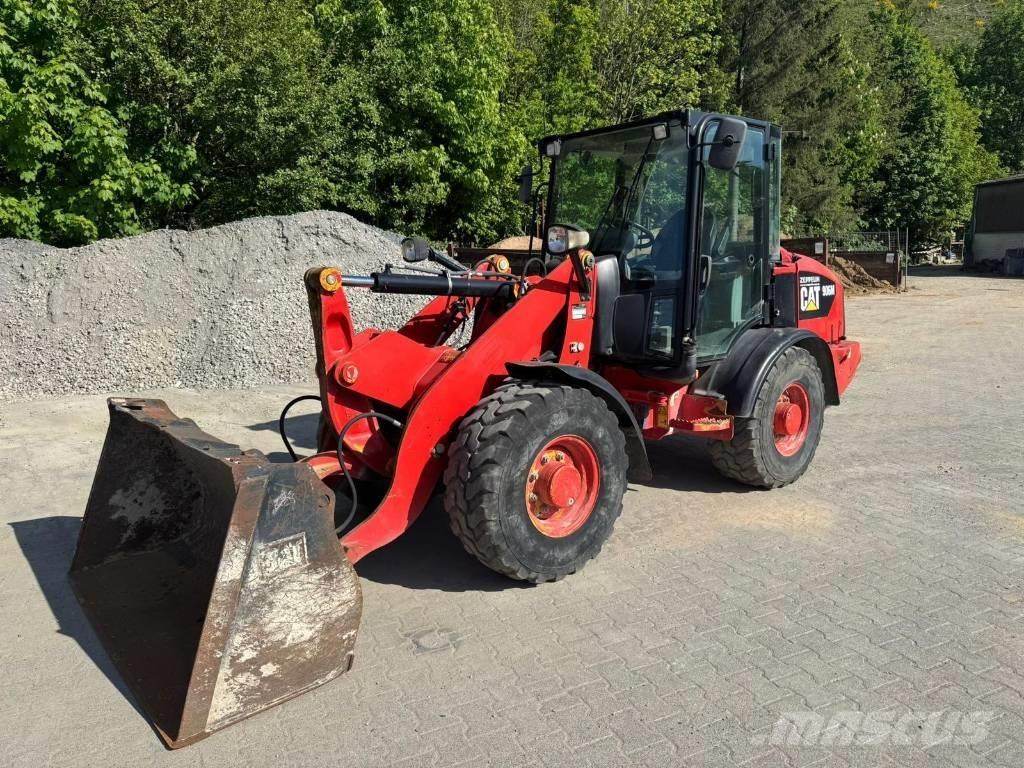 CAT 906M Колесни товарачи