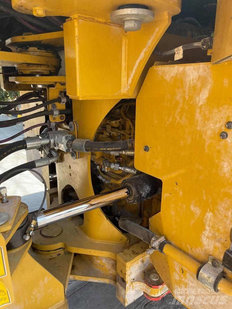 CAT 972M II Колесни товарачи