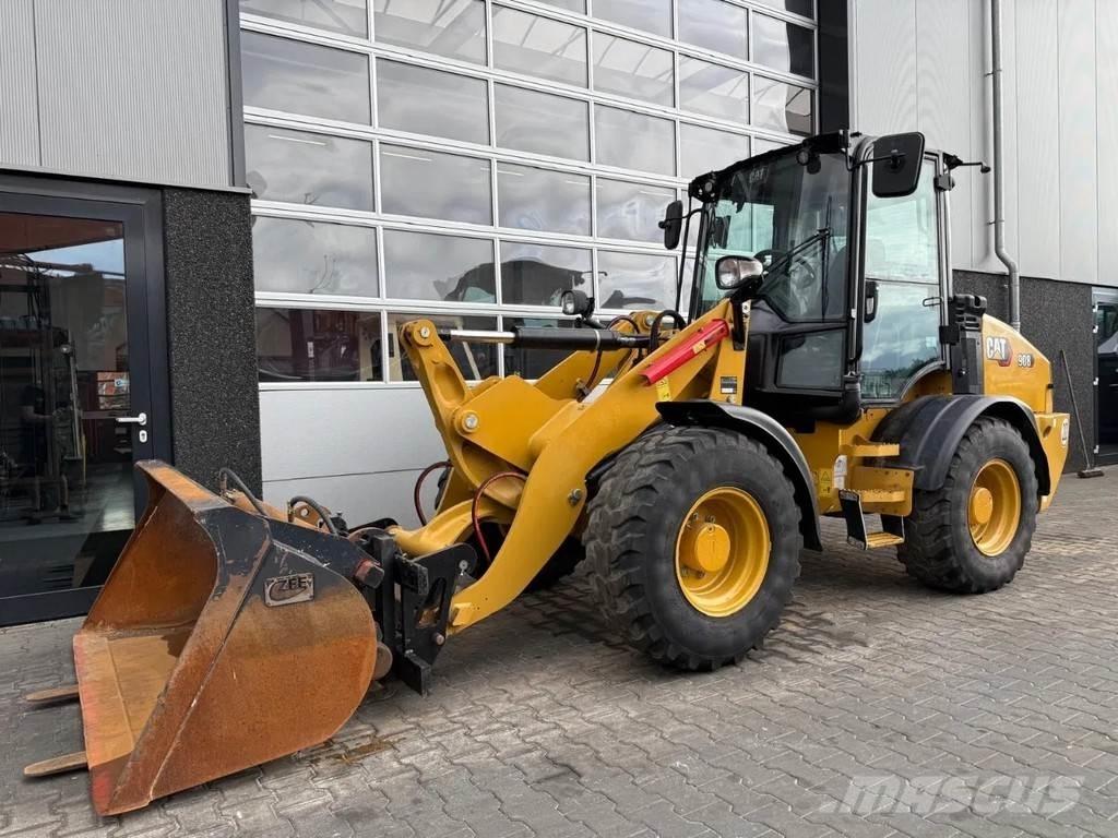 CAT 908 Колесни товарачи