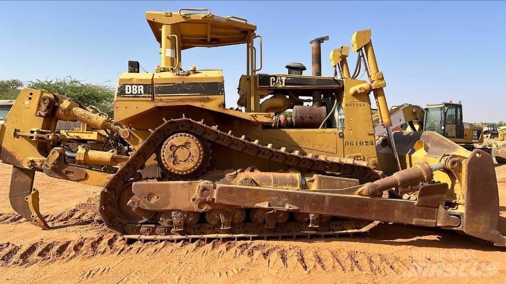 CAT D8R Верижни булдозери

