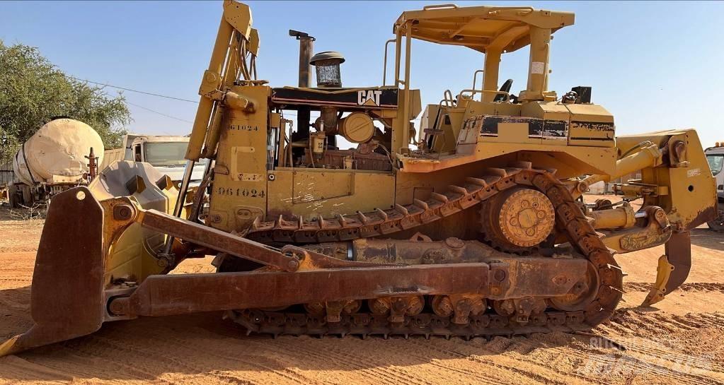 CAT D8R Верижни булдозери
