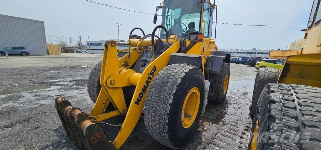 Komatsu WA 200 Колесни товарачи