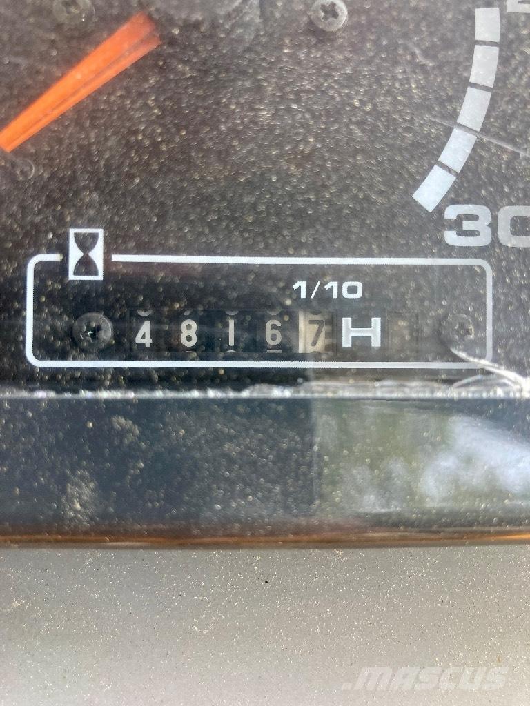 Sakai GW 750-2 Машини за асфалт