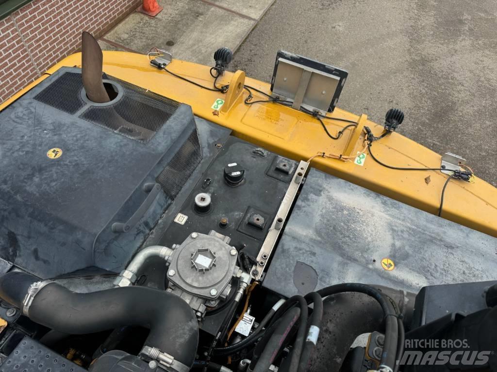 CAT MH3022 Оператори на отпадъци/индустрия
