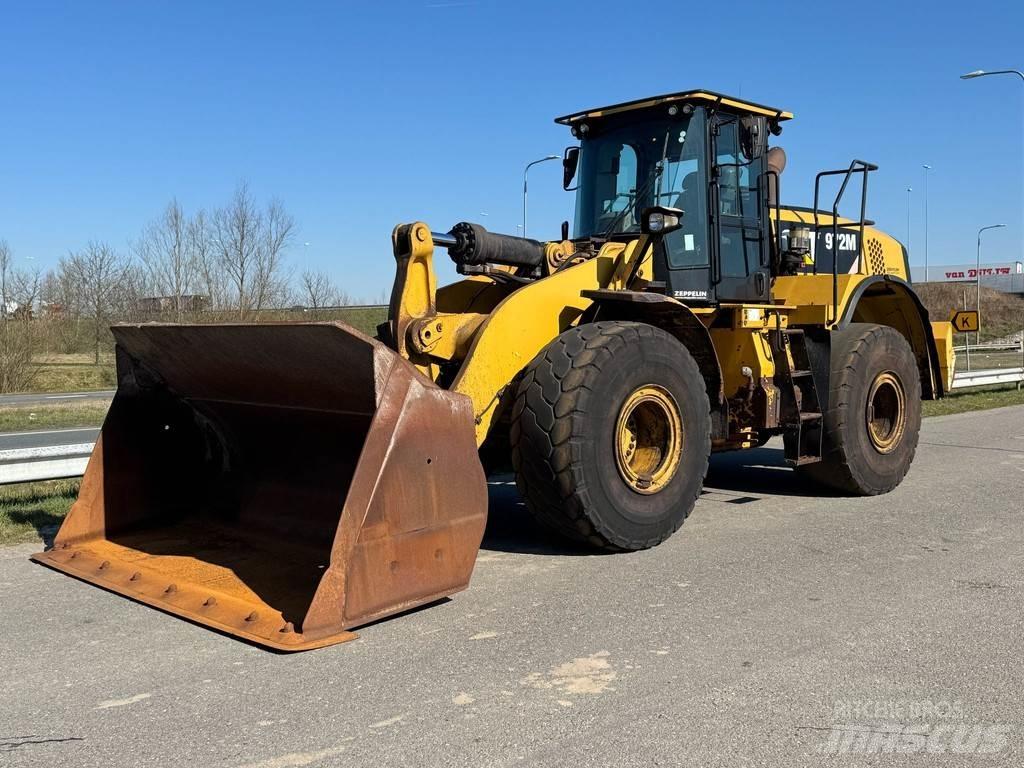 CAT 972M Колесни товарачи