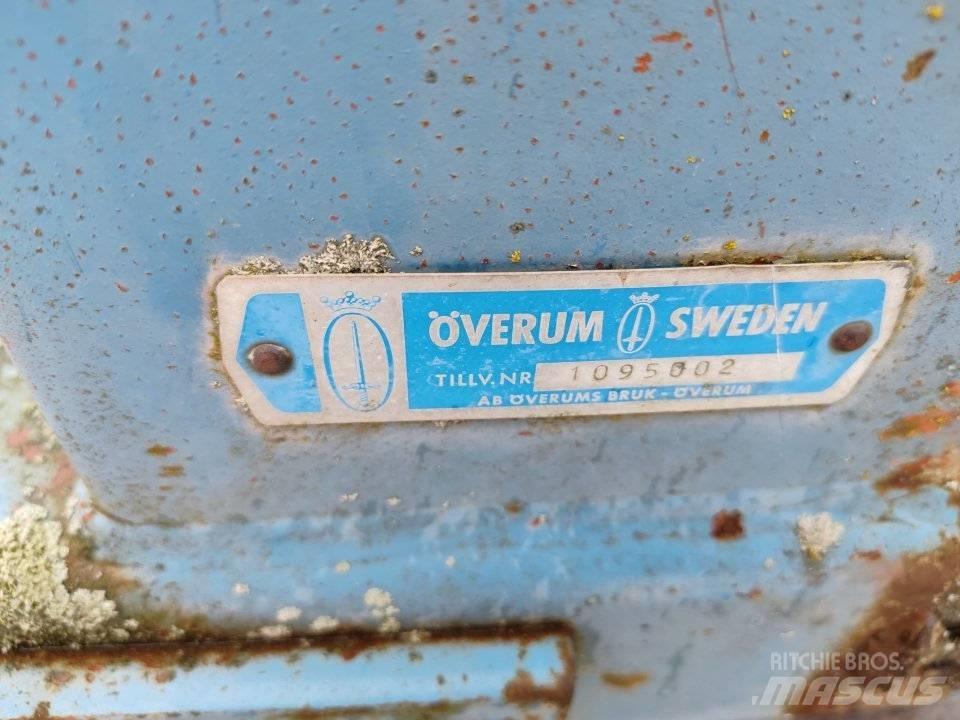 Överum 3-siipinen Стандартни плугове