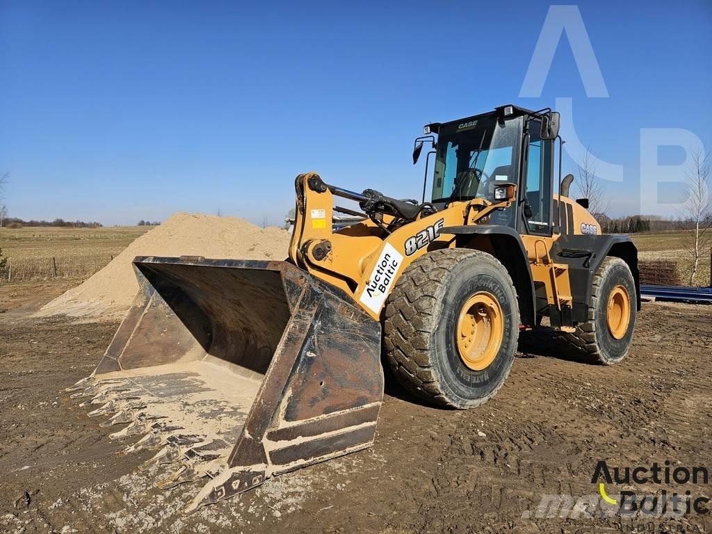 CASE 821 F Колесни товарачи