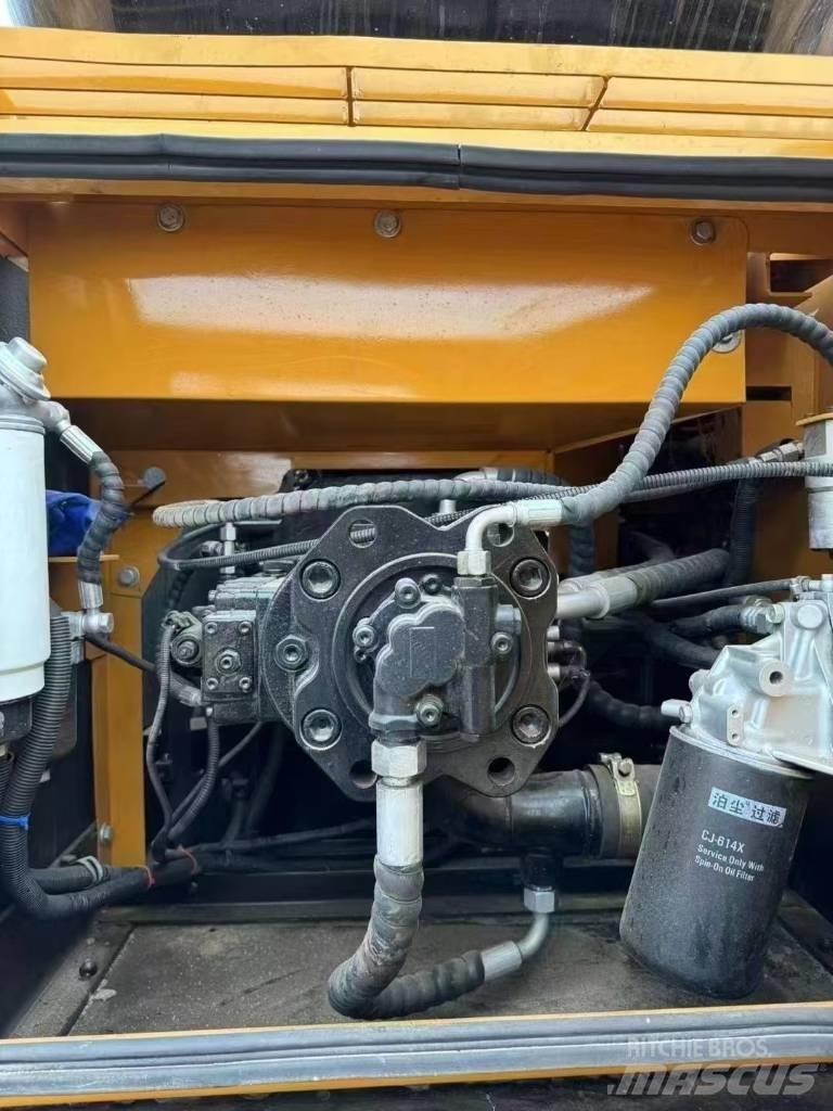 Sany 215C Верижен екскаватор