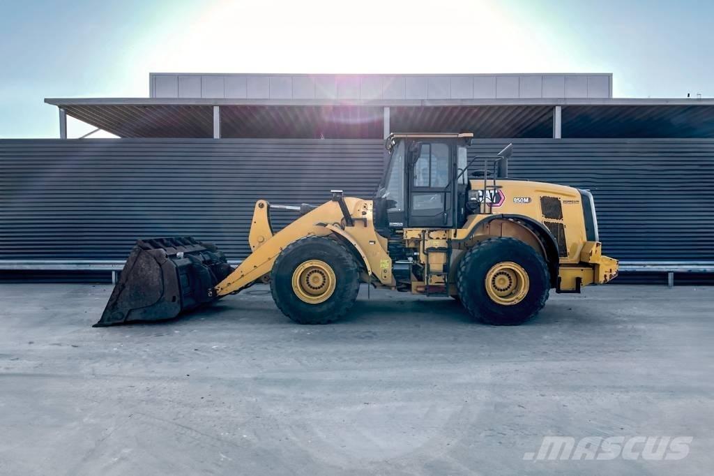 CAT 950M Колесни товарачи