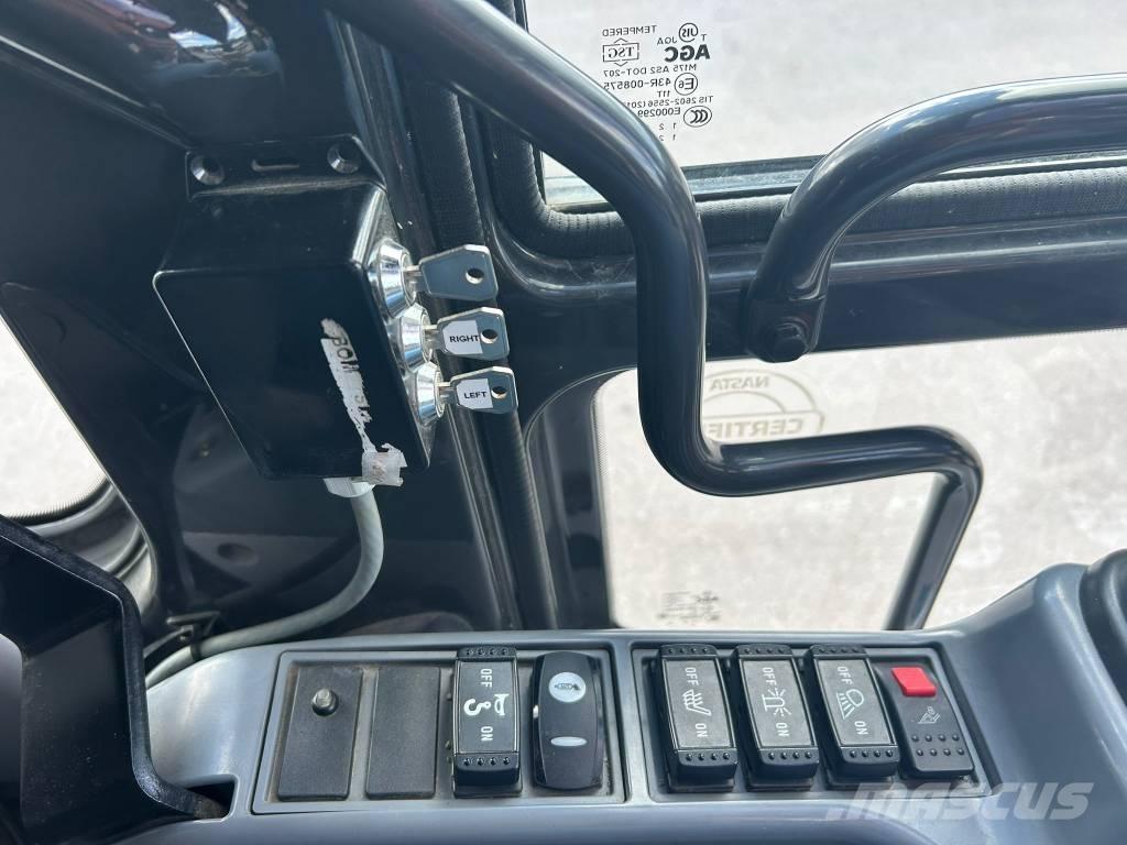 Hitachi ZX 300 LC-6 Верижен екскаватор