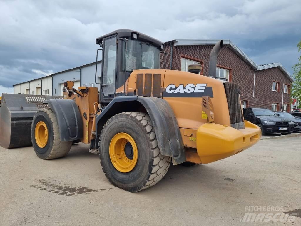 CASE 921 F Колесни товарачи