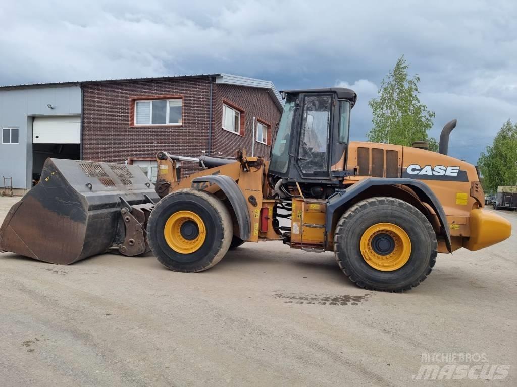 CASE 921 F Колесни товарачи