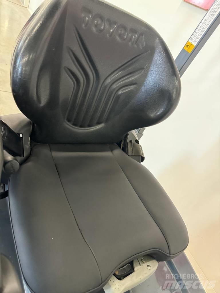 Toyota 10624 - 8FBE15T Електрически вилични кари-повдигачи