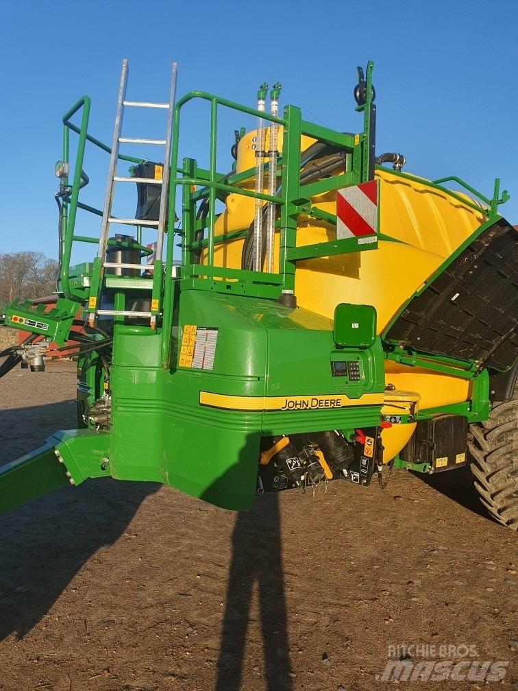 John Deere R975 i Прикачни пръскачки
