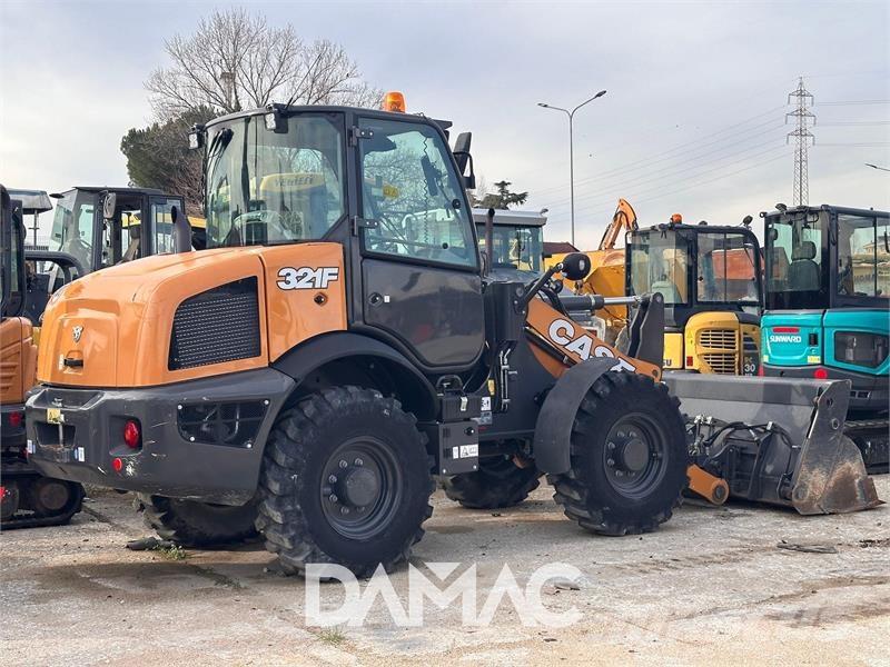 CASE 321F Колесни товарачи