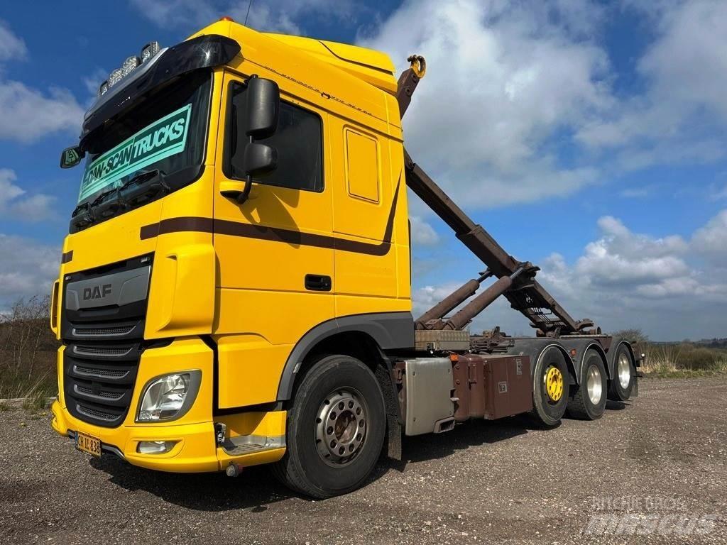 DAF XF 530 8x2-*4 Камиони с кран с кука