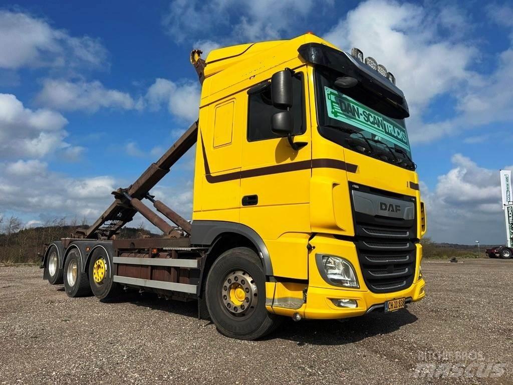 DAF XF 530 8x2-*4 Камиони с кран с кука