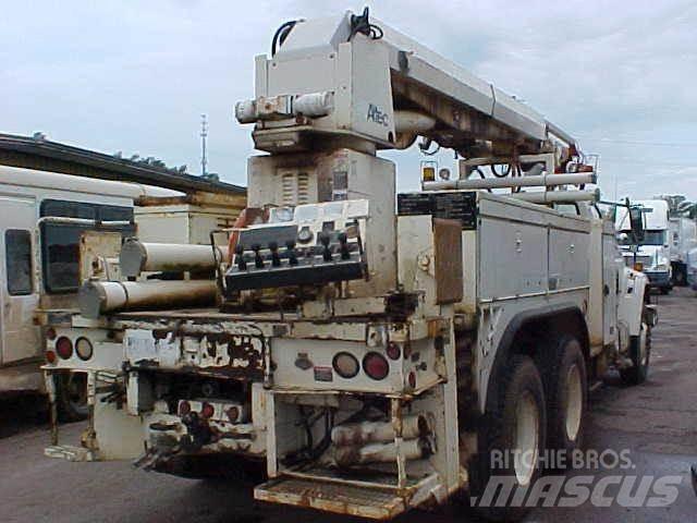 Altec D1000BR Камиони с подвижни сондажни кули