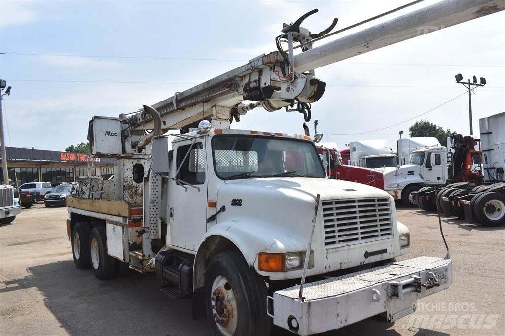 Altec D1090TR Камиони с подвижни сондажни кули