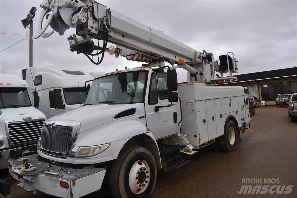 Altec D2045TR Камиони с подвижни сондажни кули