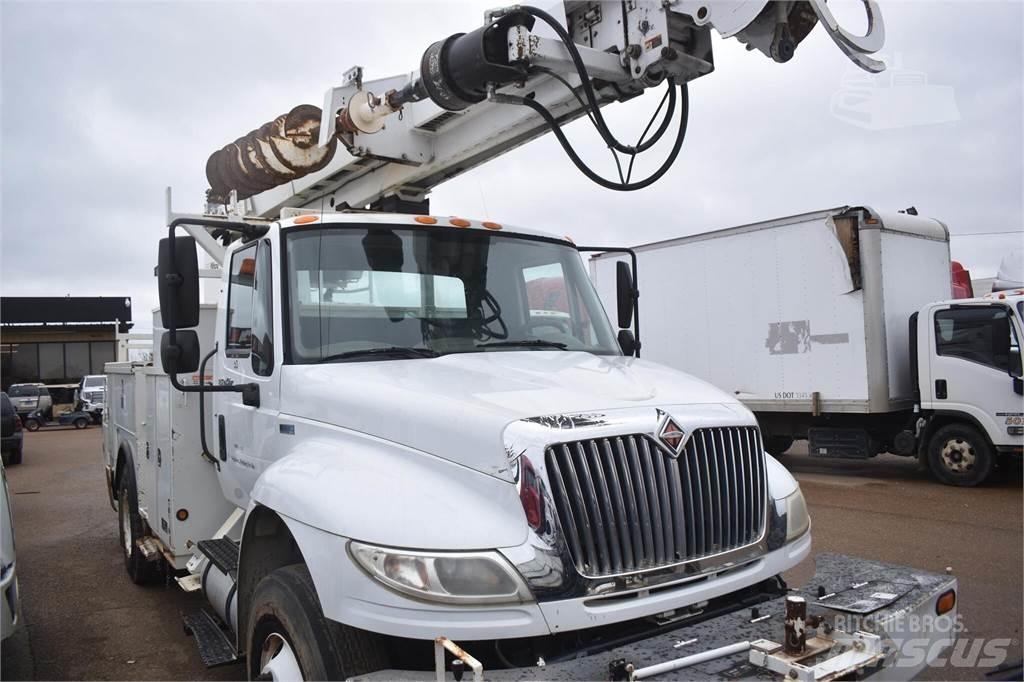 Altec D2045TR Камиони с подвижни сондажни кули