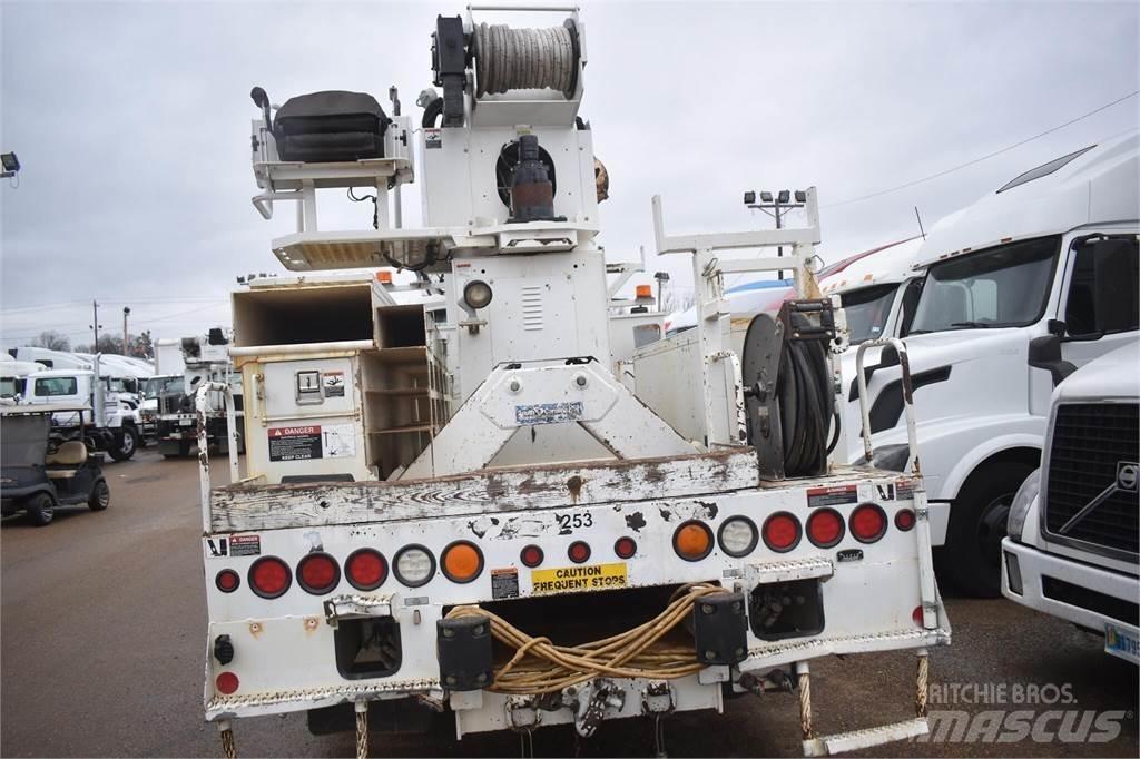 Altec D2045TR Камиони с подвижни сондажни кули
