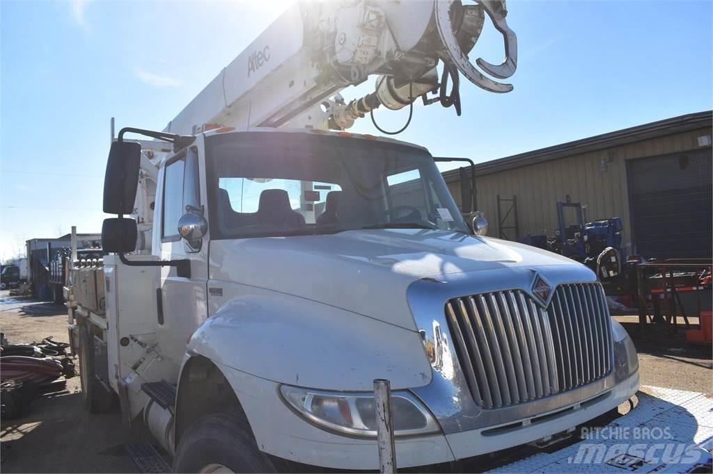 Altec D2045TR Камиони с подвижни сондажни кули