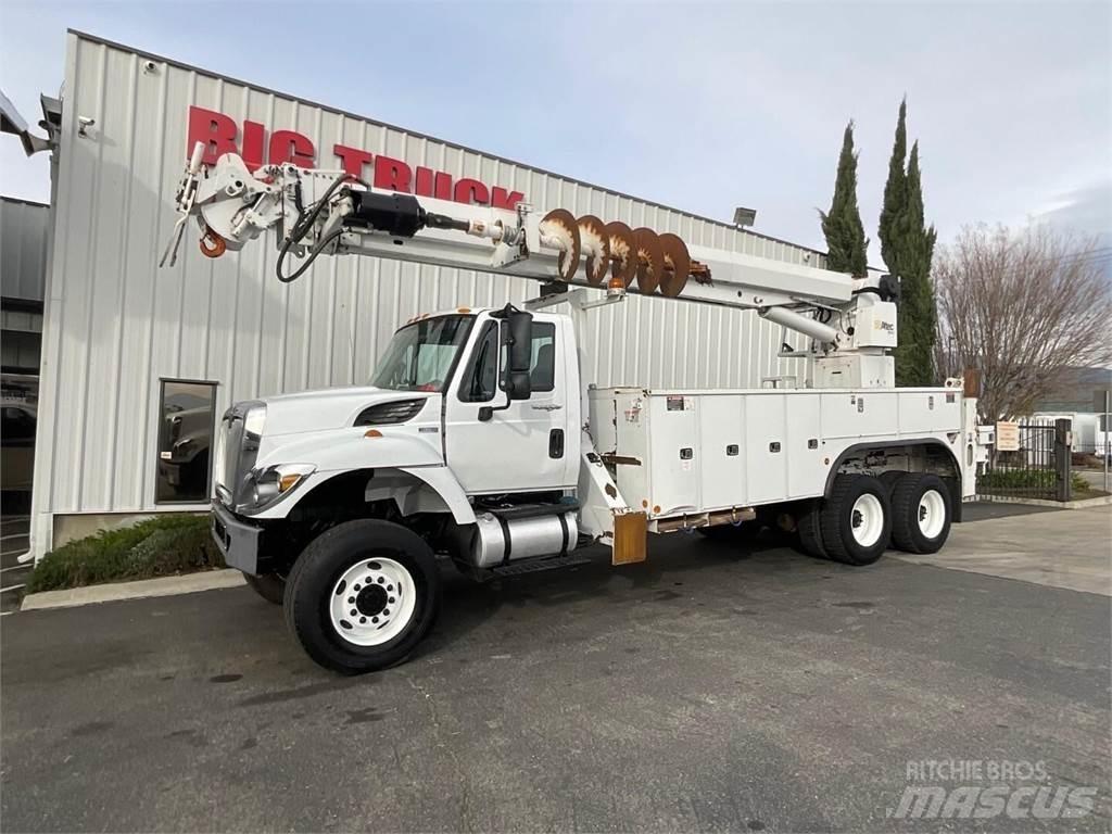 Altec D4065BTR Камиони с подвижни сондажни кули