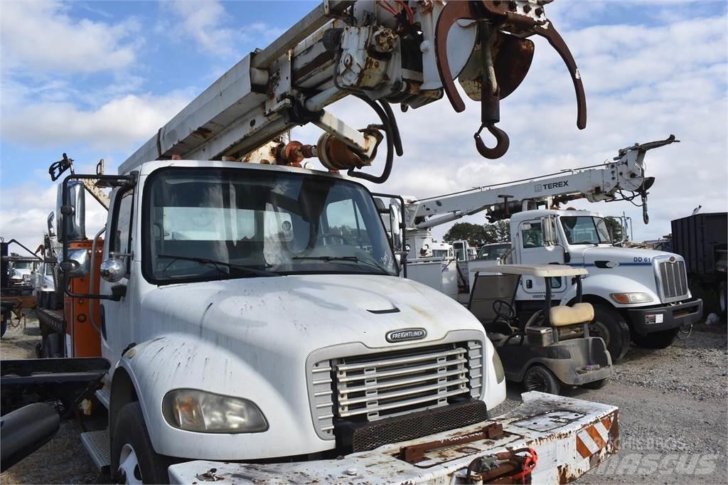 Altec D945B Камиони с подвижни сондажни кули