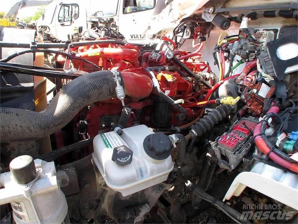Altec DC47TR Камиони с подвижни сондажни кули