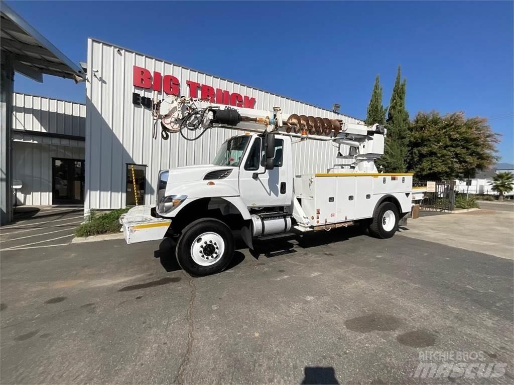 Altec DC47TR Камиони с подвижни сондажни кули