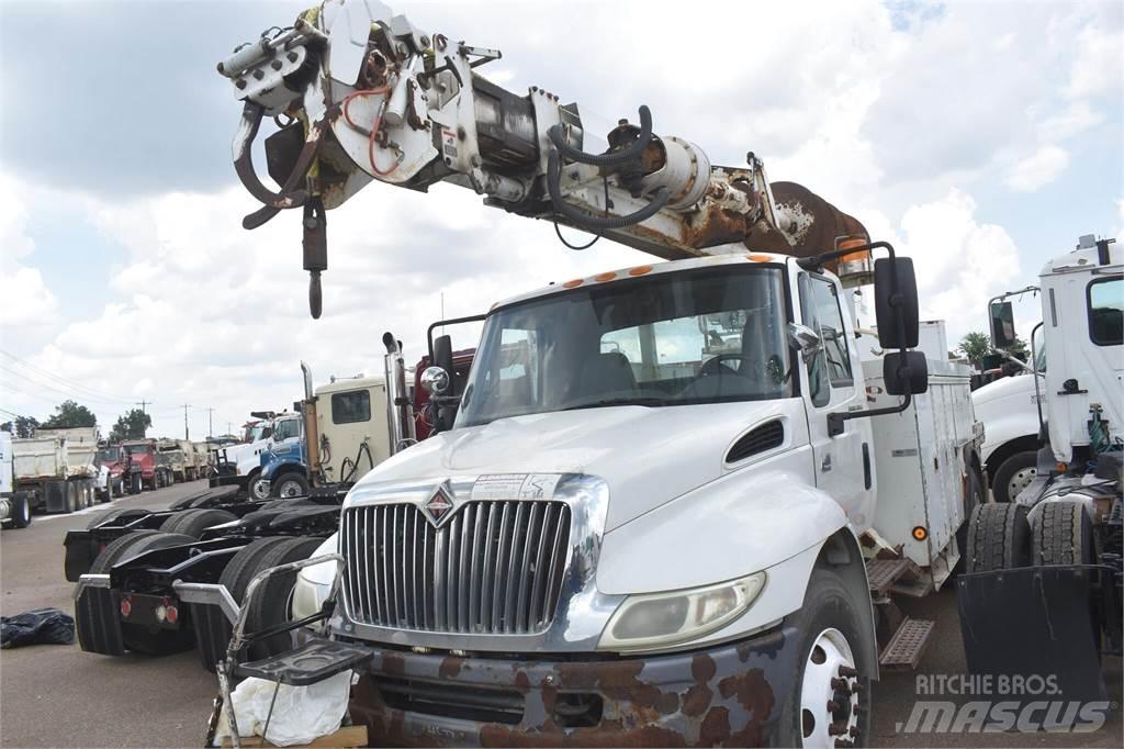 Altec DM45TR Камиони с подвижни сондажни кули