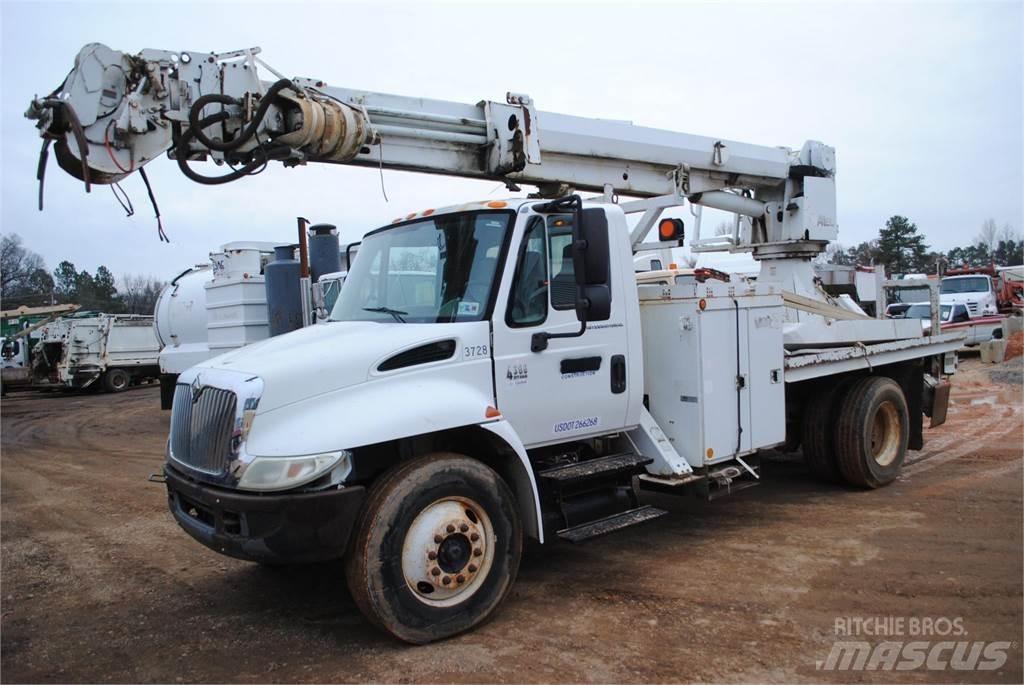 Altec DM47TR Камиони с подвижни сондажни кули