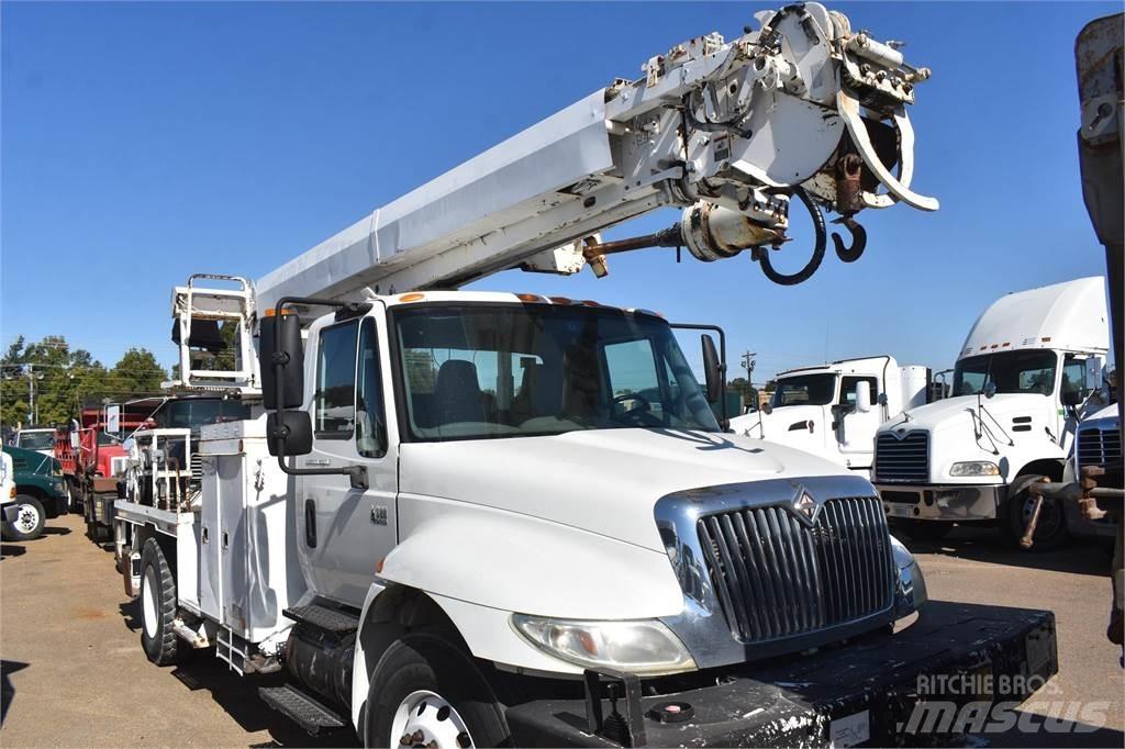 Altec DM47TR Камиони с подвижни сондажни кули