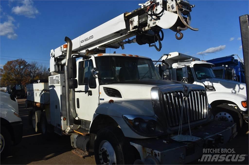 Altec DM47TR Камиони с подвижни сондажни кули