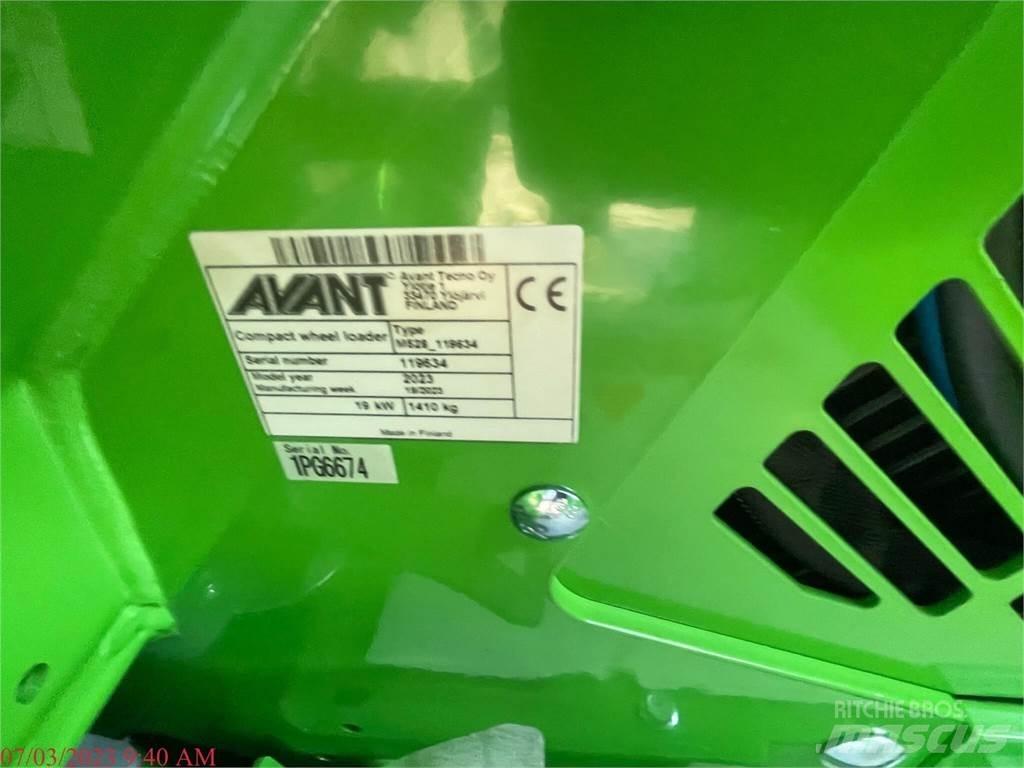 Avant 755I Колесни товарачи